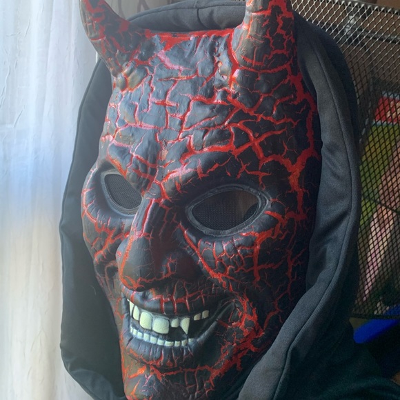 Demons light up mask - Picture 5 of 6